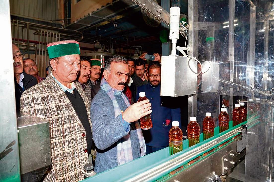 Sukhu inaugurates Rs 100 crore fruit processing plant at Parala