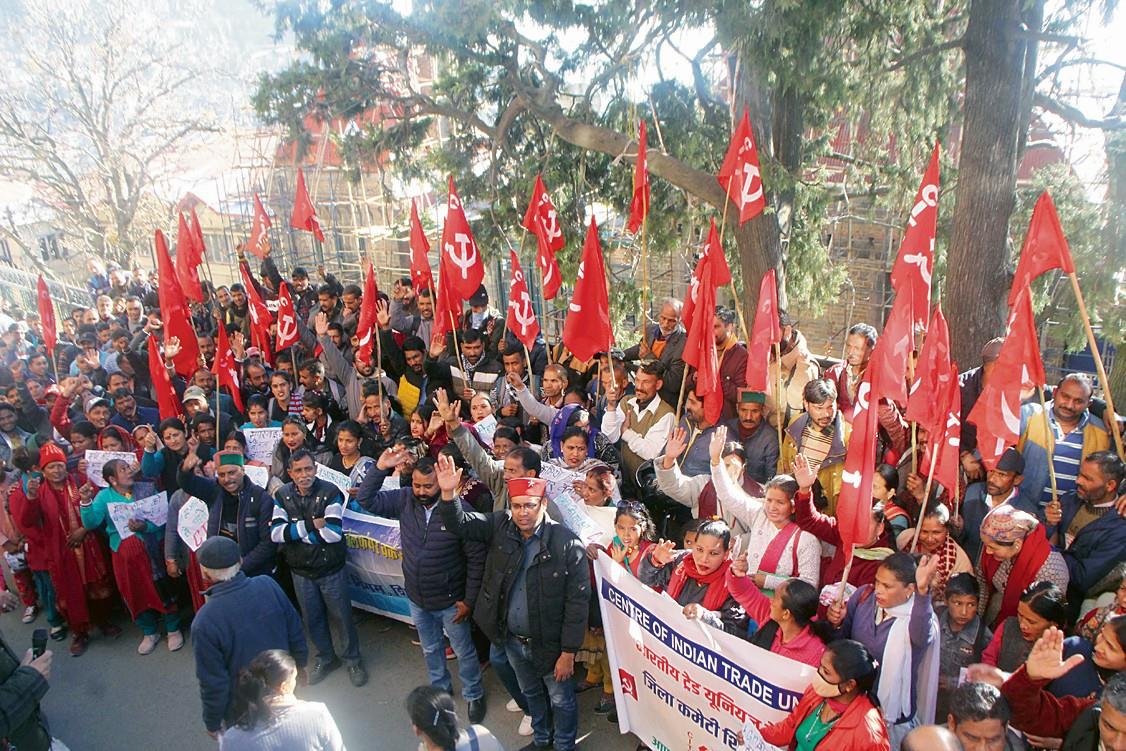 Workers protest Shimla MC ‘apathy’, demand hike in pay