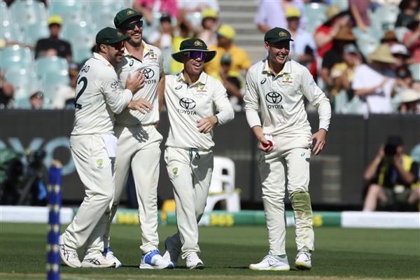 Hilarious incident involving third umpire leads to hold-up in Melbourne Test between Australia and Pakistan