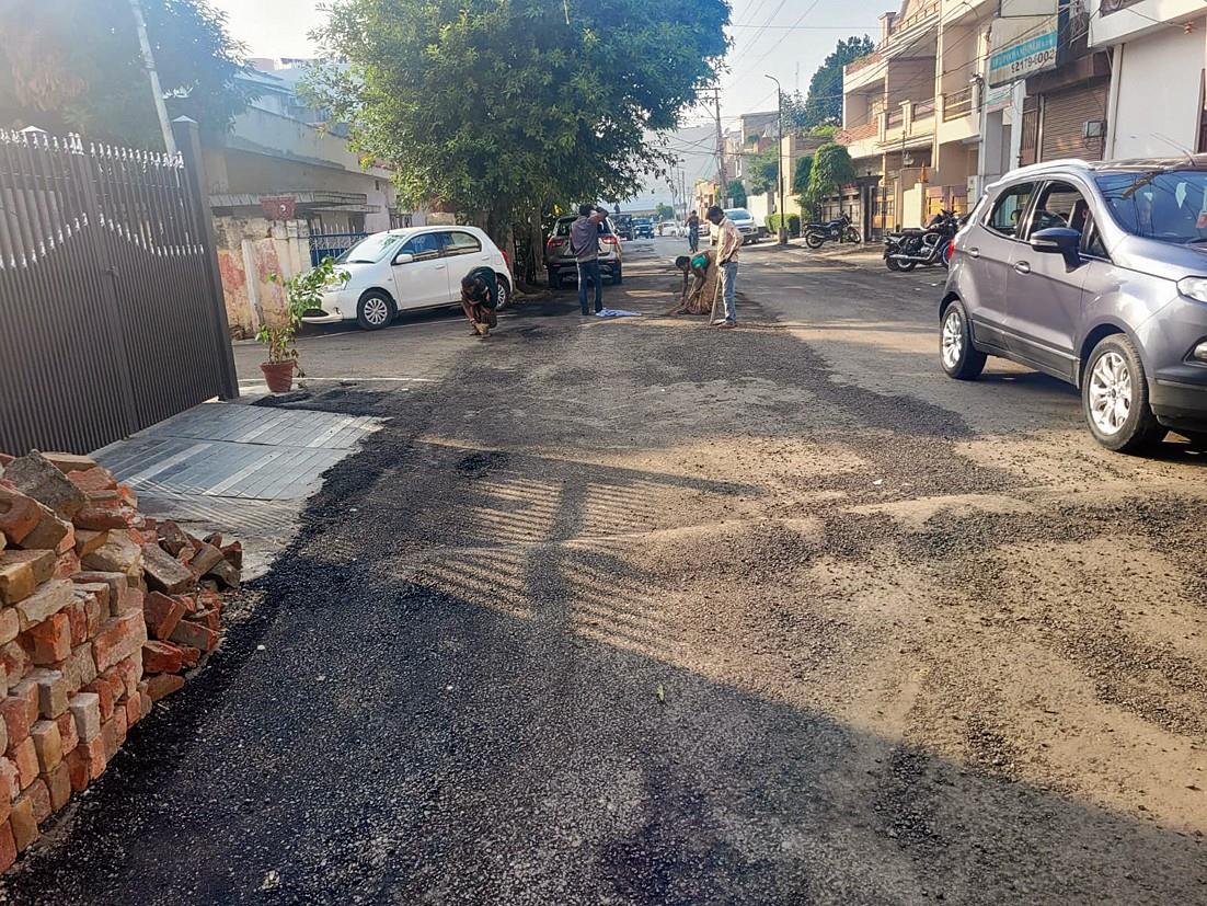 Shiv Mandir, Ishar Nagar roads show signs of damage post-recarpeting