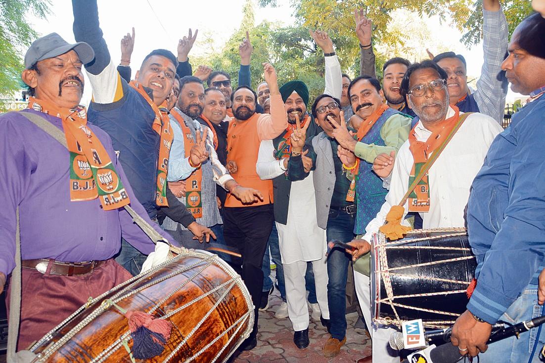 Amritsar: BJP workers celebrate party win in three states