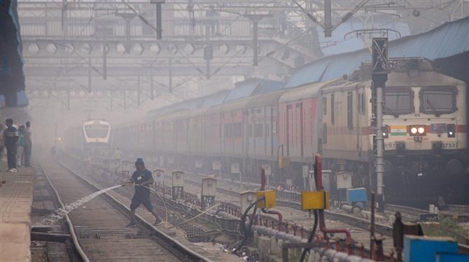 Punjab: Fog throws train schedule  off track, passengers hassled