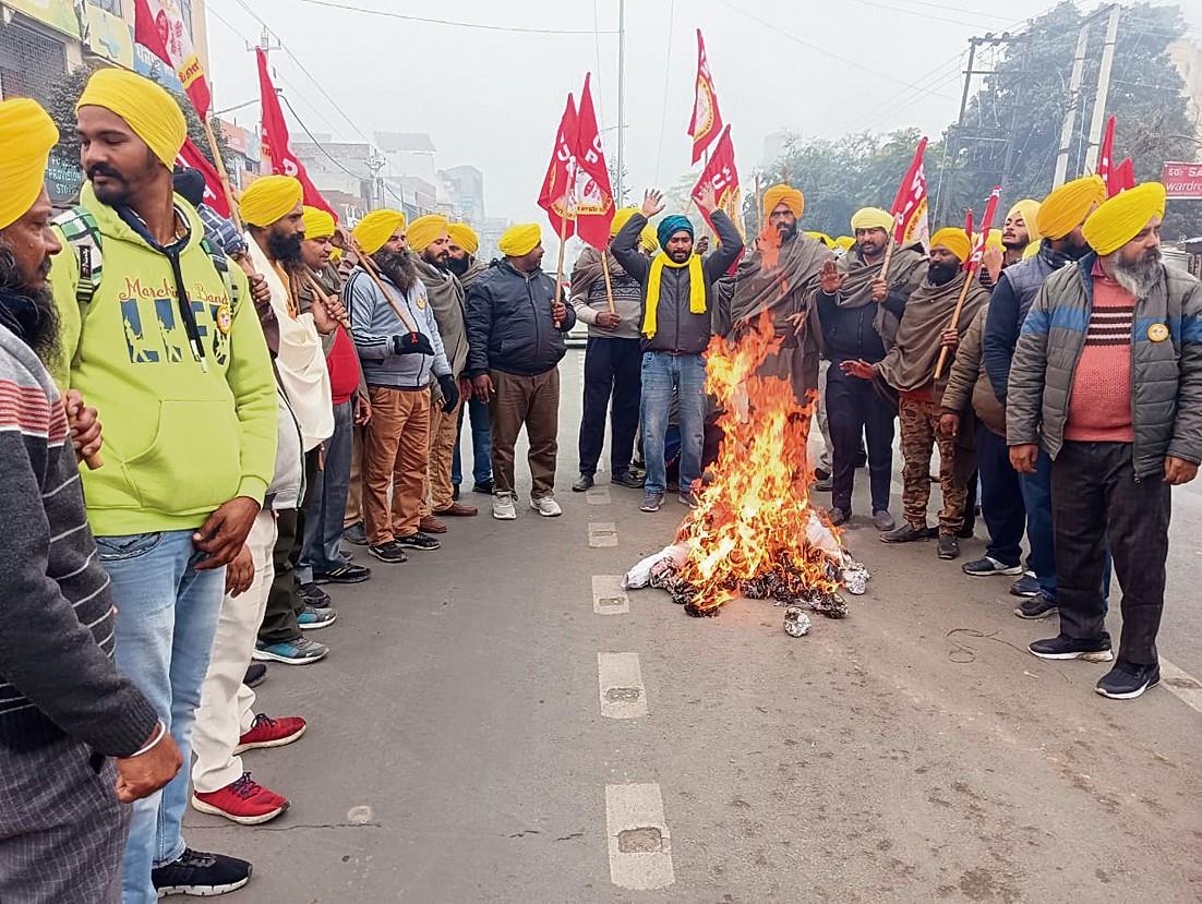 Water supply, sanitation dept’s contractual staff stage protest, demand regular jobs