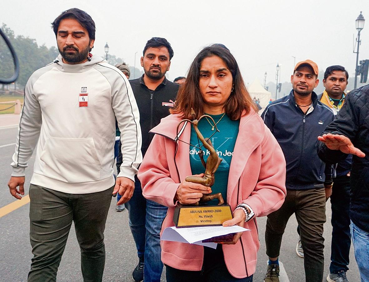 WFI row: Wrestler Vinesh Phogat leaves Khel Ratna, Arjuna Award at Kartavya Path