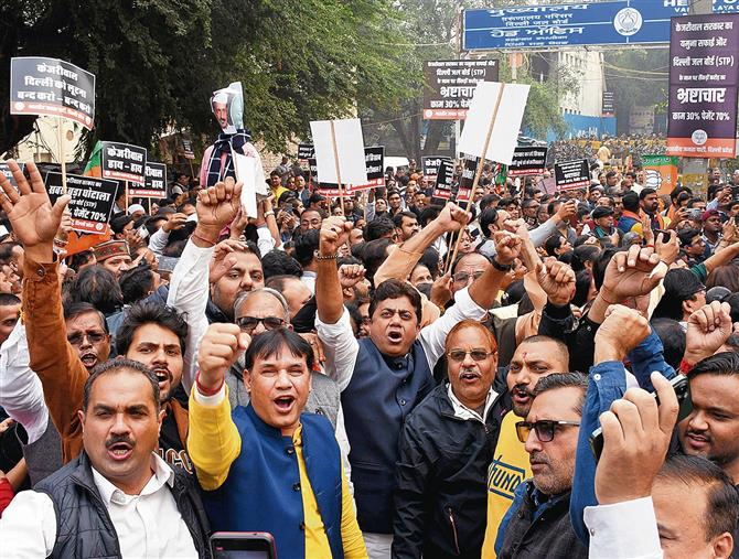 BJP stages protest at Delhi Jal Board office