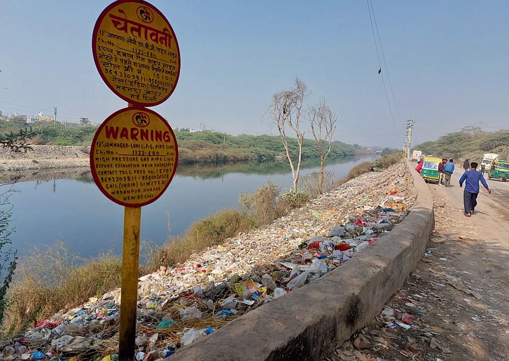 Garbage dumped into canals