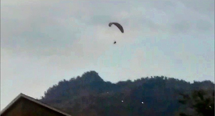 Kullu: Paragliding operators flout norms, tourists at risk