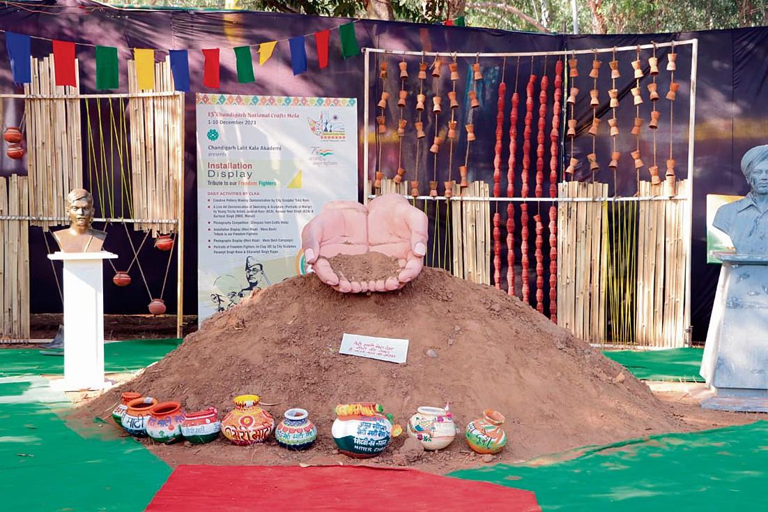 National crafts mela: Exhibition pays tributes to freedom fighters