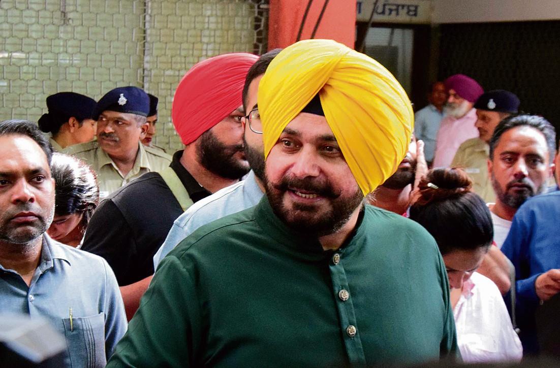 Section of Punjab Congress leaders targets Navjot Singh Sidhu, wants him expelled from party