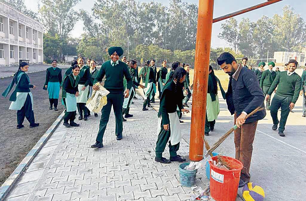 School holds cleanliness drive in Patiala