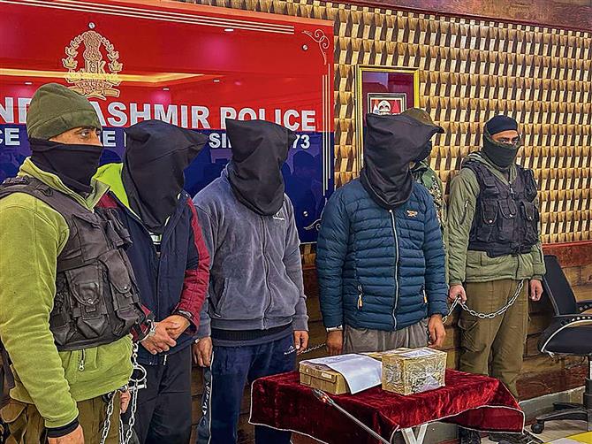 3 terrorists behind attack on Srinagar policeman arrested