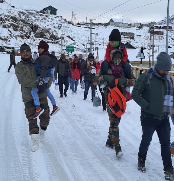 Army rescues over 800 stranded tourists in Sikkim; soldiers vacate barracks for them