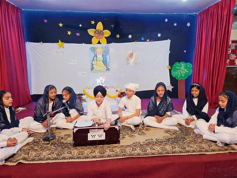 Adarsh Public School, Chandigarh, celebrates Gurpurb