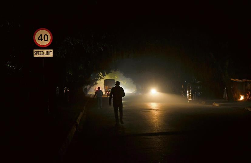 Chandigarh Civic body blind to defunct lights