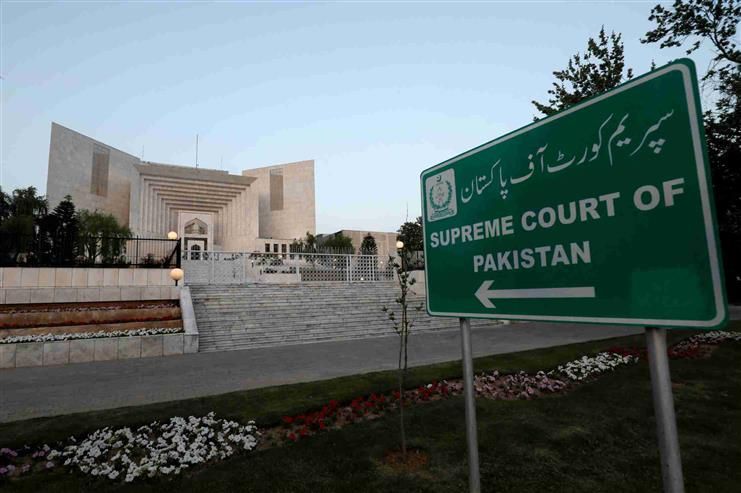 Pakistan's Supreme Court allows civilians' trial by military courts