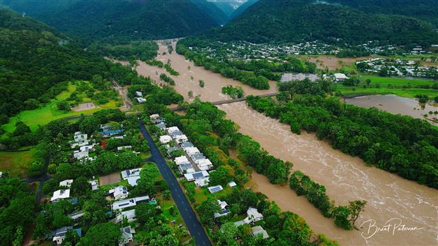More than 300 rescued from floodwaters in northeast Australia, Cairns Airport shut