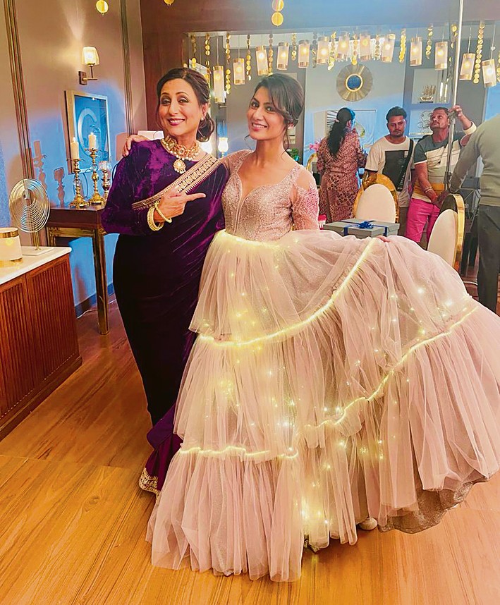 Sriti Jha from Zee TV's show Kaise Mujhe Tum Mil Gaye literally lit up in a  dazzling gown bedecked with lights : The Tribune India