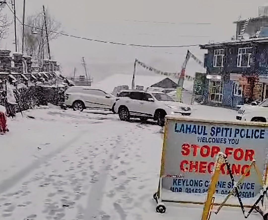 Himachal Pradesh witnesses season's first widespread snowfall