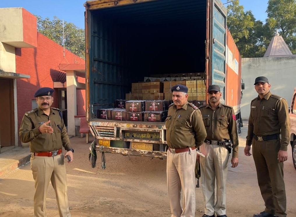 Mahendragarh: 870 boxes of illicit liquor 'meant for sale in Chandigarh' seized
