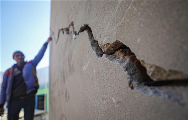 GSI team inspects village in J-K's Doda district for ascertaining underlying factors for cracks in buildings