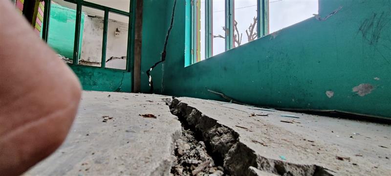 J-K: Houses develop cracks in Doda village, 19 families shifted to temporary shelters