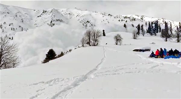 Two polish nationals killed in massive snow avalanche in Kashmir's Gulmarg; see chilling video