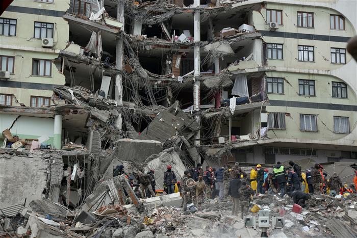 Quake jolts Turkey & Syria, 2,500 dead