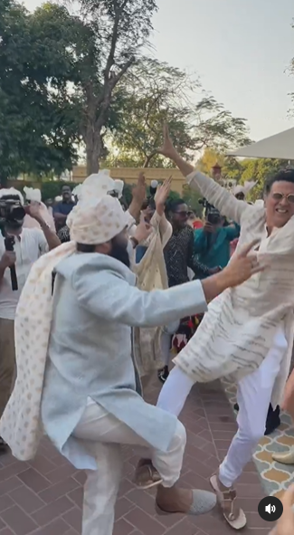 Watch: Akshay Kumar, Mohanlal’s bhangra at baraat is the best thing on internet today