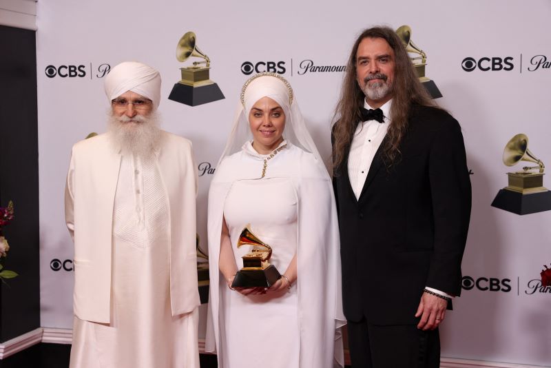 Gurujas Kaur Khalsa wins Grammy Award for her chants in 'Mystic Mirror'; album has shabad from Guru Granth Sahib