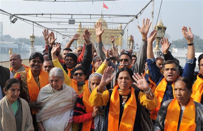 Hindu jatha leaves for Pakistan to visit Katas Raj temples to celebrate Maha Shivratri