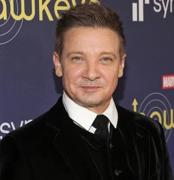 Jeremy Renner moving around in wheelchair, laughing with pals: Evangeline Lilly