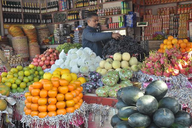 Artificially ripened fruits on sale, risk health of residents in Amritsar district
