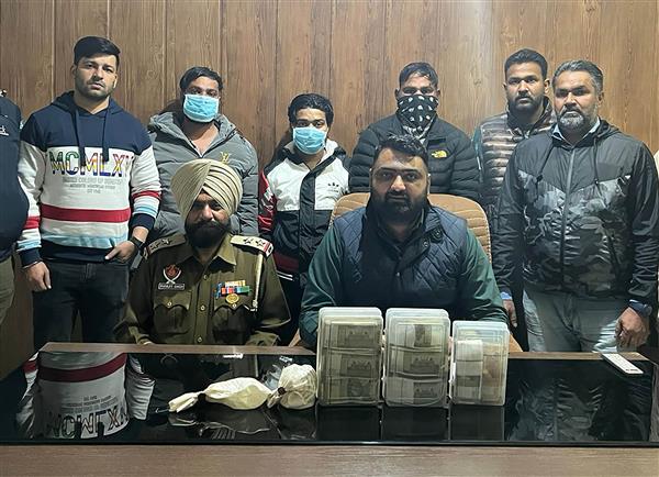 Three drug smugglers held with heroin, drug money