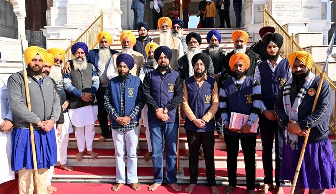 SGPC appoints five guides to help foreign and domestic tourists at Golden Temple
