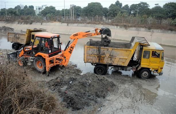 MC continues drive to clean Sidhwan Canal
