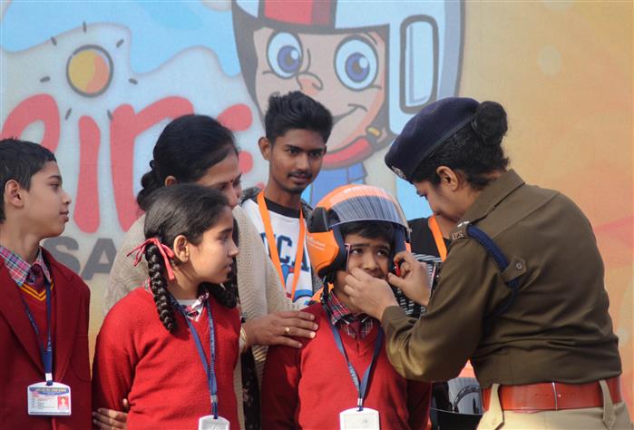 500 children, parents given helmets under ‘Ride to Safety’ programme in Ludhiana