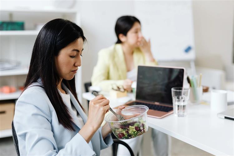 The Importance of Healthy Eating in the Workplace To Boost Employees' Productivity