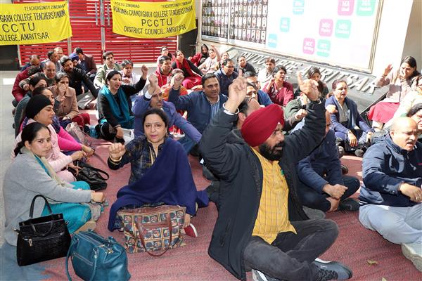 Teachers protest govt move to lower retirement age