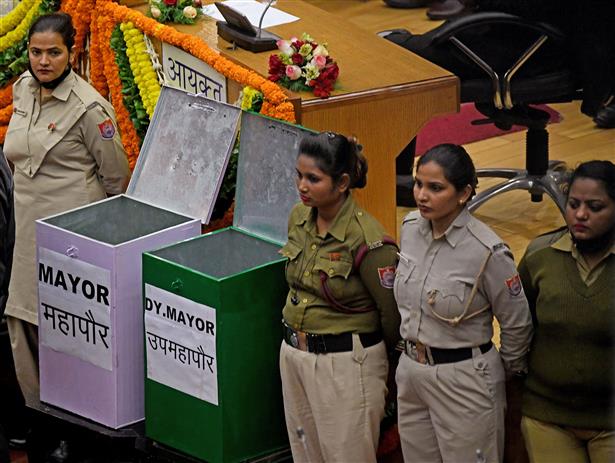 Delhi mayoral poll: Nominated members can't vote, observes SC; election postponed