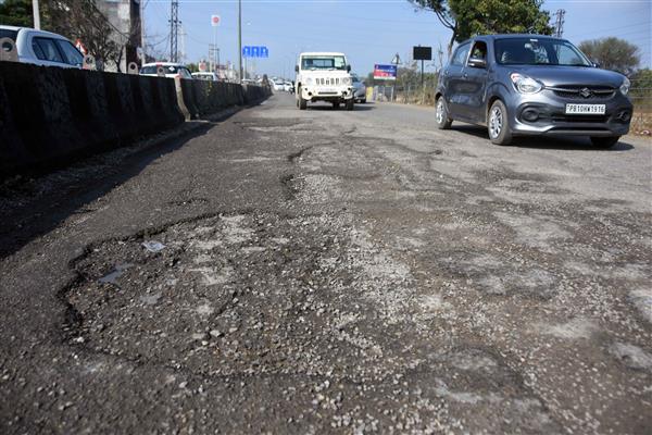 Pathetic condition of roads continues to inconvenience commuters in Ludhiana