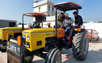 Gurdaspur farmer buys Sidhu Moosewala’s favourite HMT 5911 tractor; comes to meet late singer’s father