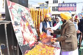 CM Bhagwant Mann reaches out to Ravidassia community; flags off Shobha Yatra in Jalandhar