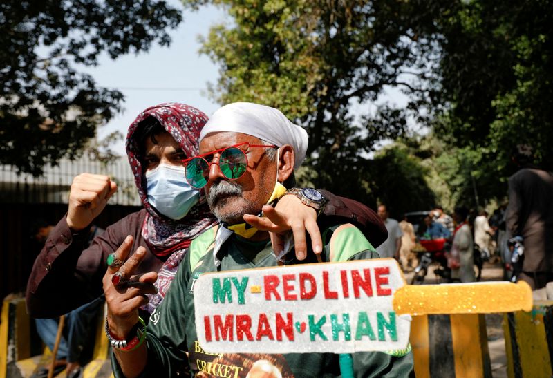 Surrender by Saturday, court tells former Pakistan PM Imran Khan