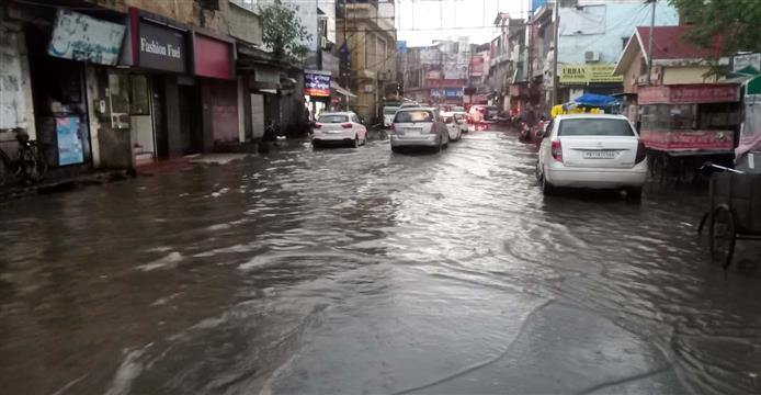 Rain batters region, leaves Patiala roads waterlogged