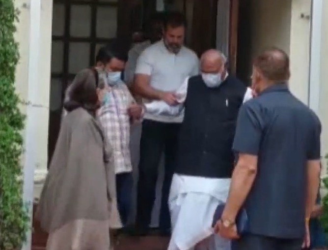 ‘If I touch you now, they’ll say I'm wiping my nose’: Rahul Gandhi ridicules video while helping Kharge down the stairs outside Parliament