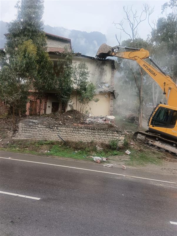 14 buildings razed along NH in Kullu