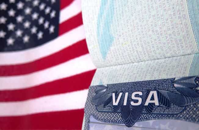Can apply for job while on tourist visa in US