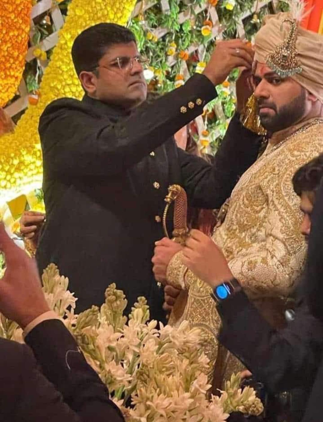 INLD supremo Om Prakash Chautala, Abhay stay away from Digvijay's wedding