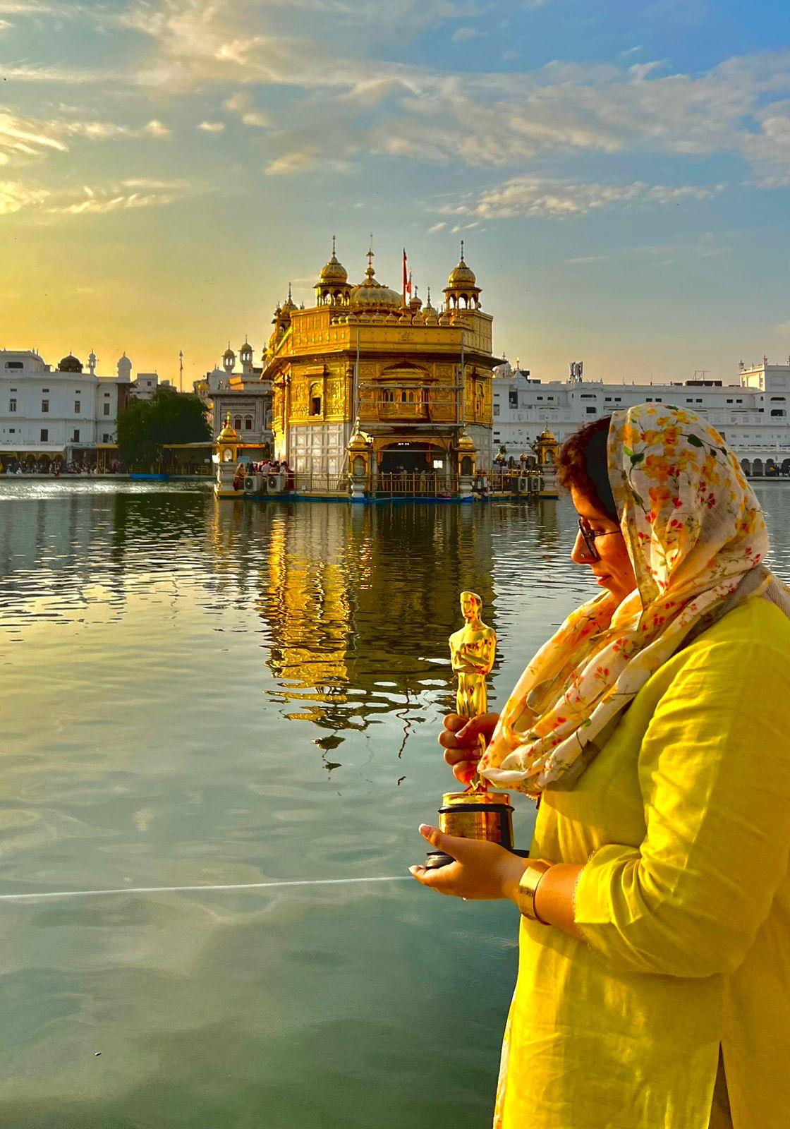 Guneet Monga visits Amritsar's Golden Temple with her Oscar trophy