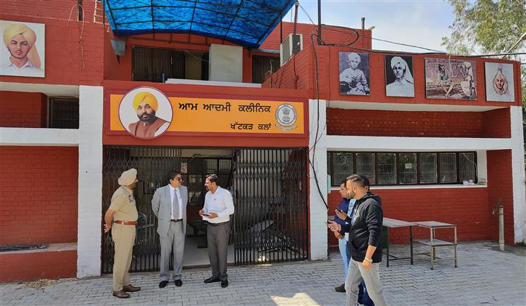 Photos of Bhagat Singh, kin restored at Mohalla Clinic